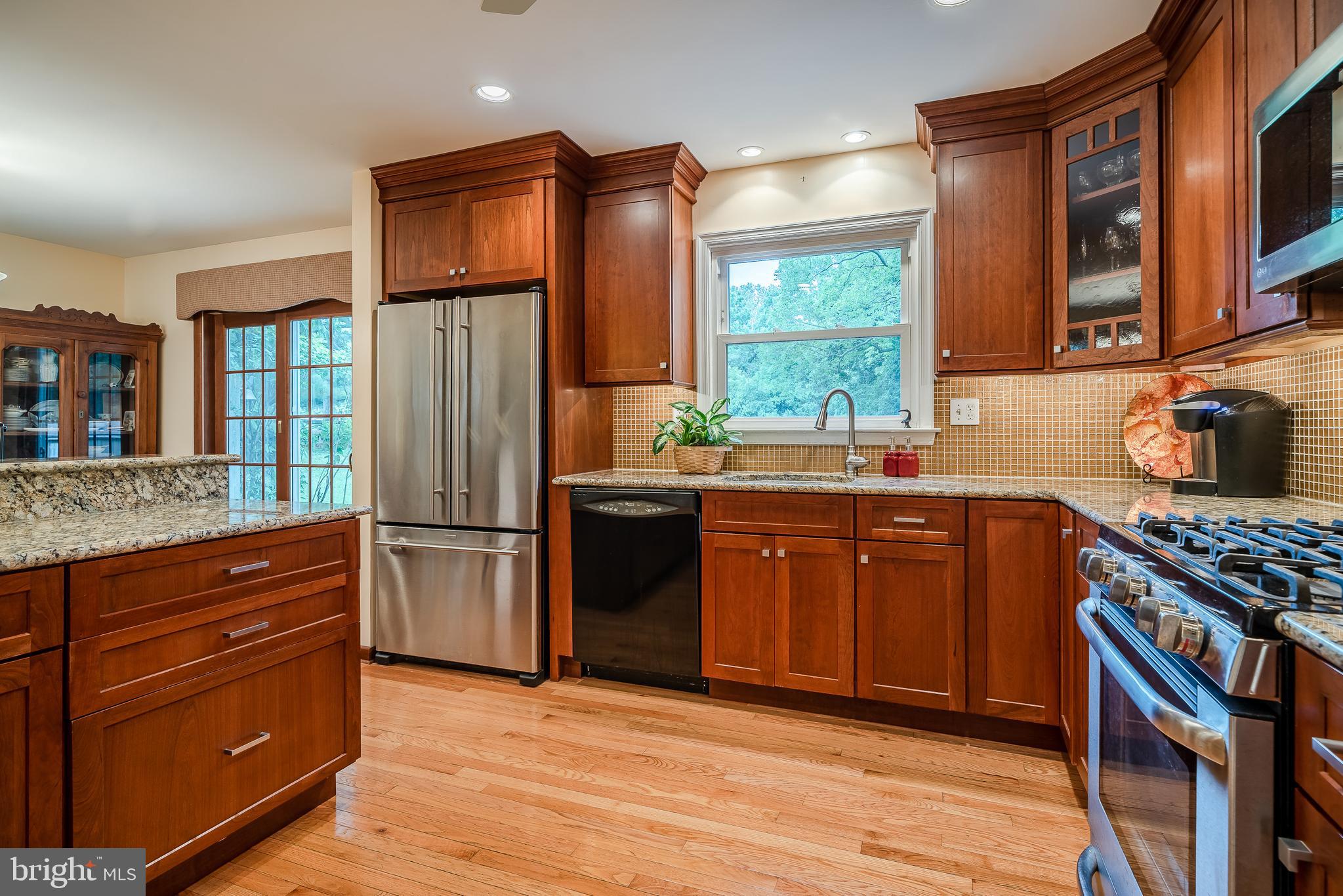 2 Birch Road Malvern, PA 19355 - Photo 9 of 31 42" Cherry Cabinets with Granite Counters