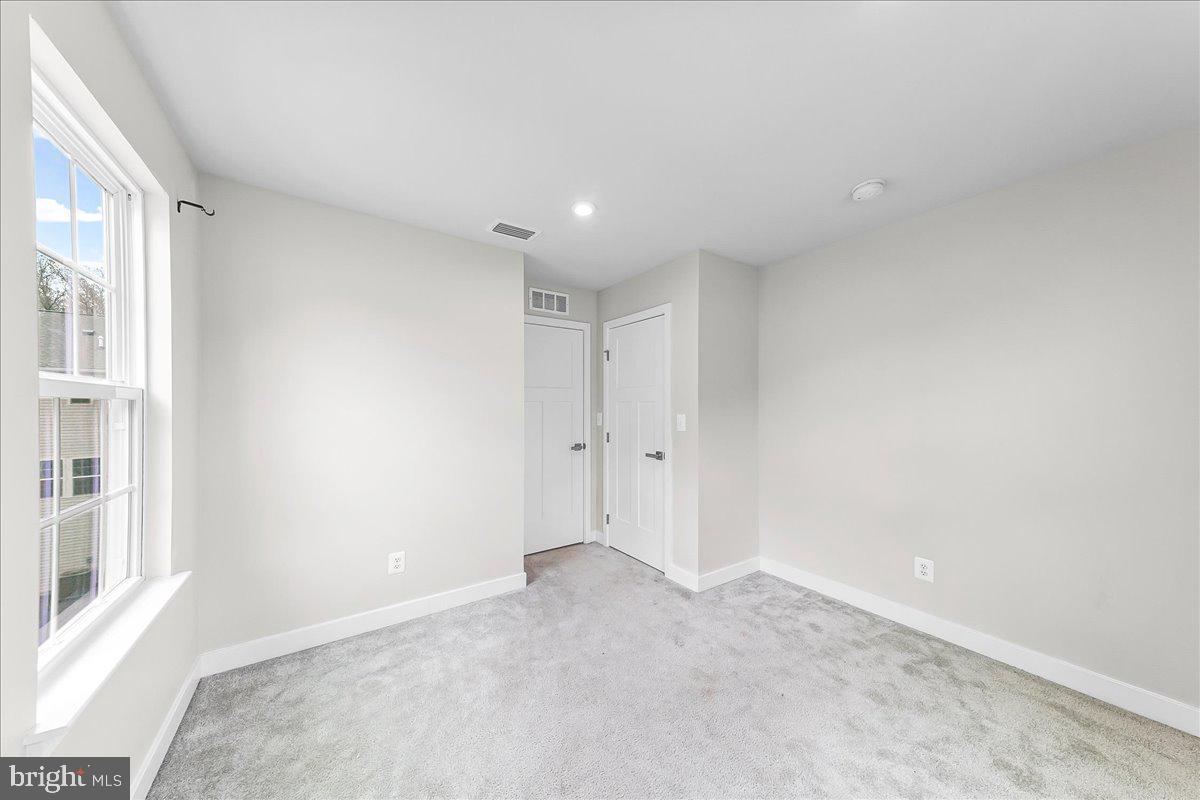 2145 Rivers Drive Newark, DE 19702 - Photo 23 of 30 Bright and airy blank canvas room.