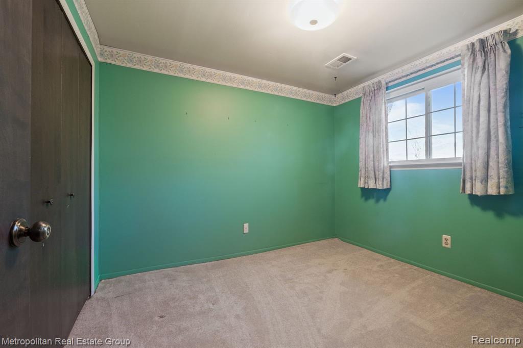 29607 High Valley Road Farmington Hills, MI 48331 - Photo 16 of 27