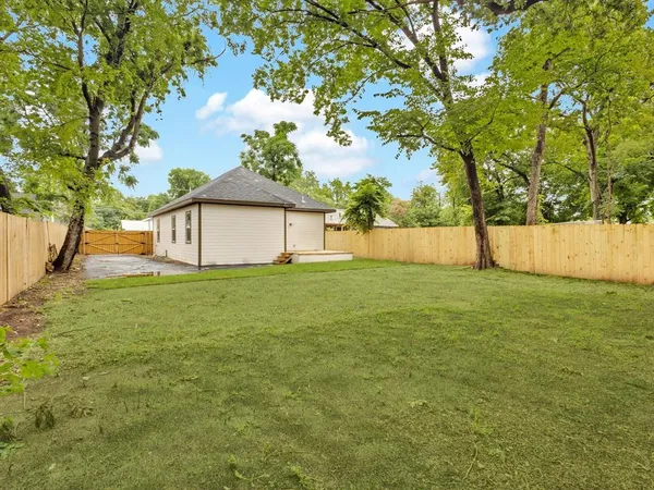 $1,950 | 3526 Elsie Faye Heggins Street, Dallas, TX 75210