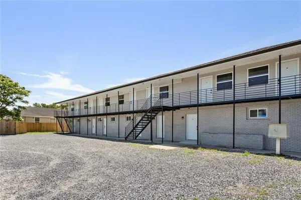 $950 | 923 Causeway Boulevard, Unit I, Jefferson, LA 70121
