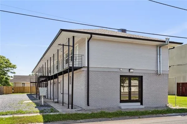 $950 | 923 Causeway Boulevard, Unit I, Jefferson, LA 70121