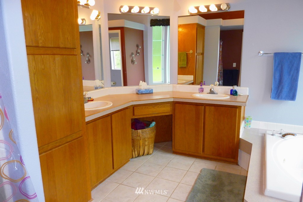 1844 Northwest Vaa Road Poulsbo, WA 98370 - Photo 13 of 25 Gallery Image 13