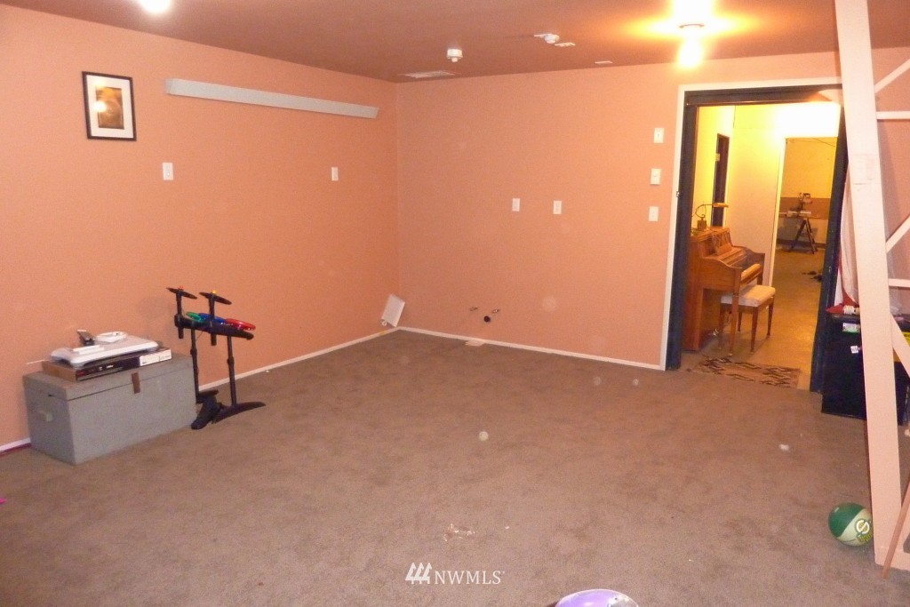 1844 Northwest Vaa Road Poulsbo, WA 98370 - Photo 21 of 25 Gallery Image 21