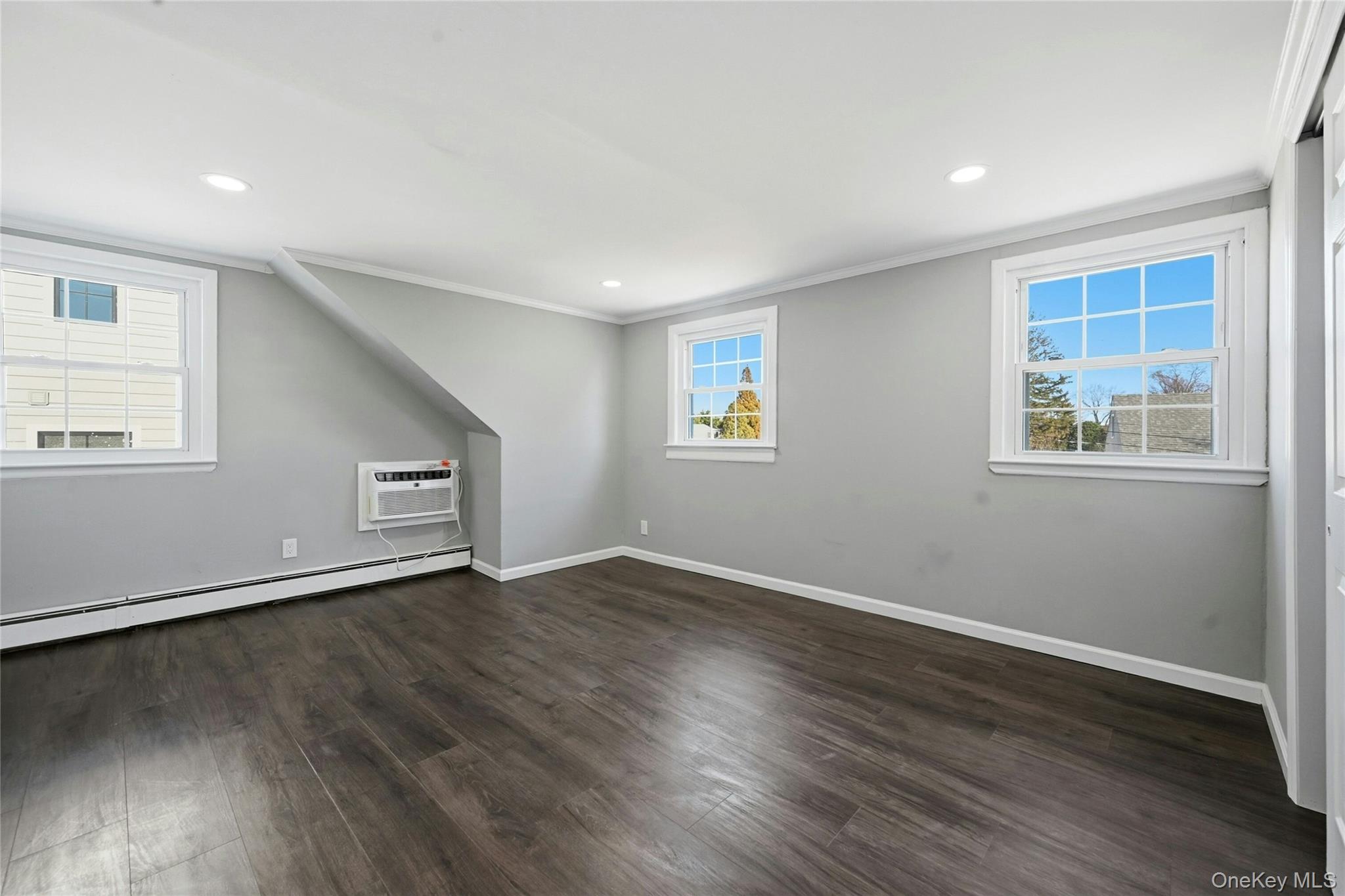 123 South Fordham Road Hicksville, NY 11801 - Photo 17 of 31