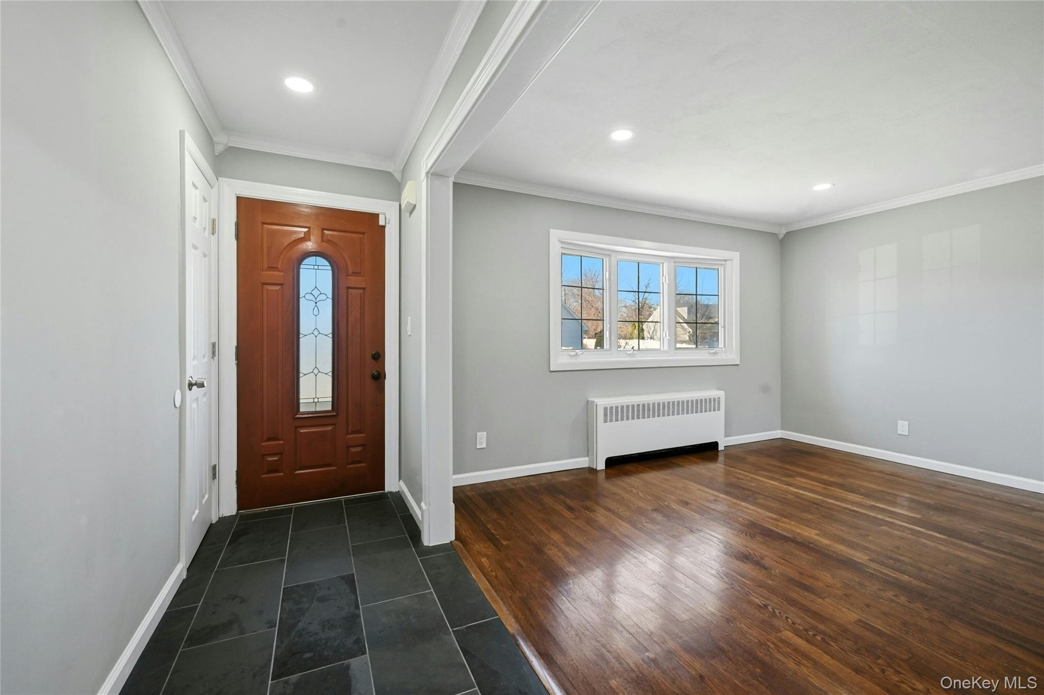 123 South Fordham Road Hicksville, NY 11801 - Photo 2 of 31