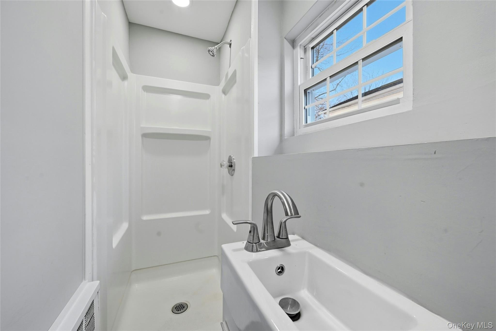 123 South Fordham Road Hicksville, NY 11801 - Photo 26 of 31