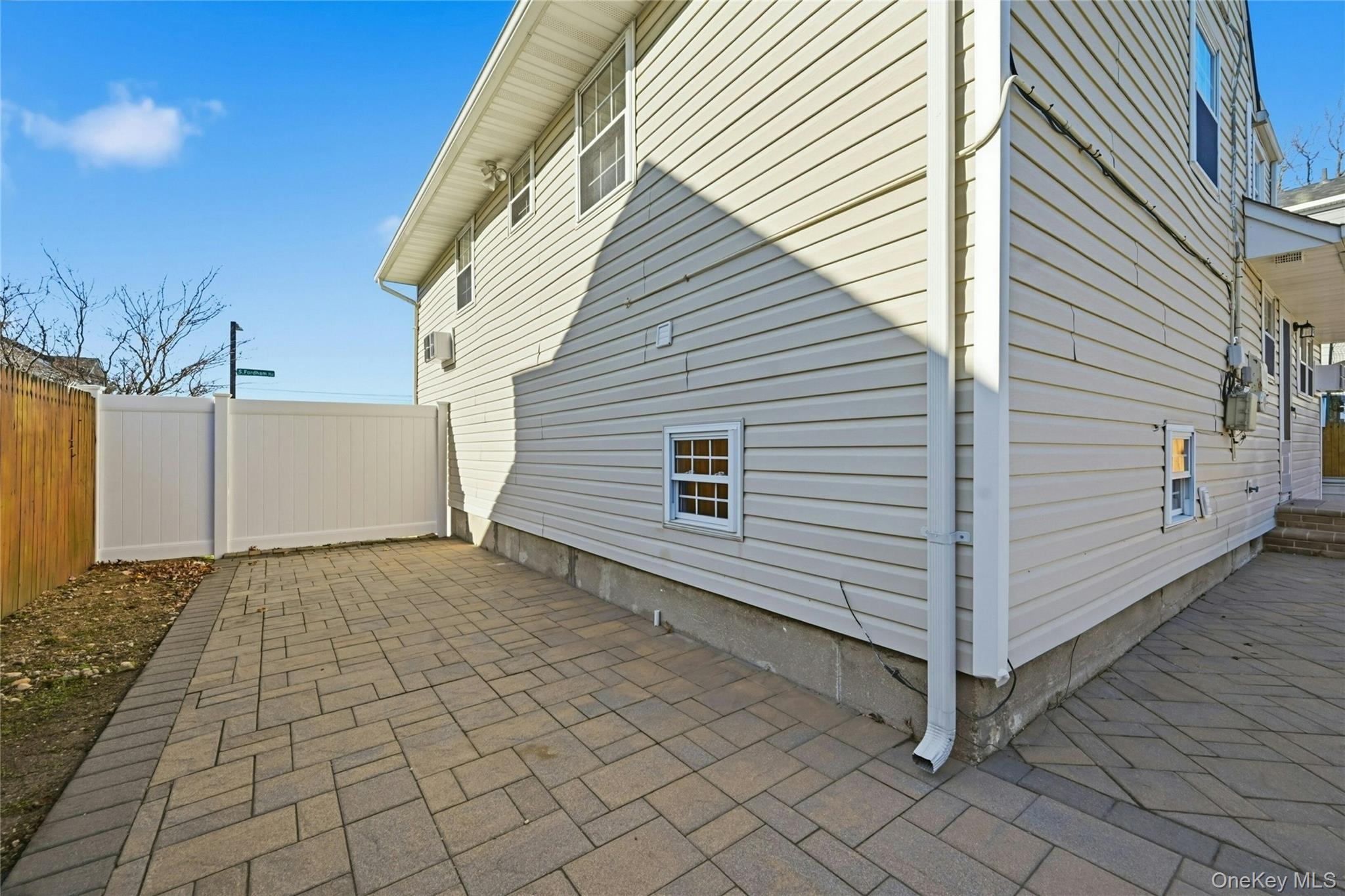 123 South Fordham Road Hicksville, NY 11801 - Photo 27 of 31