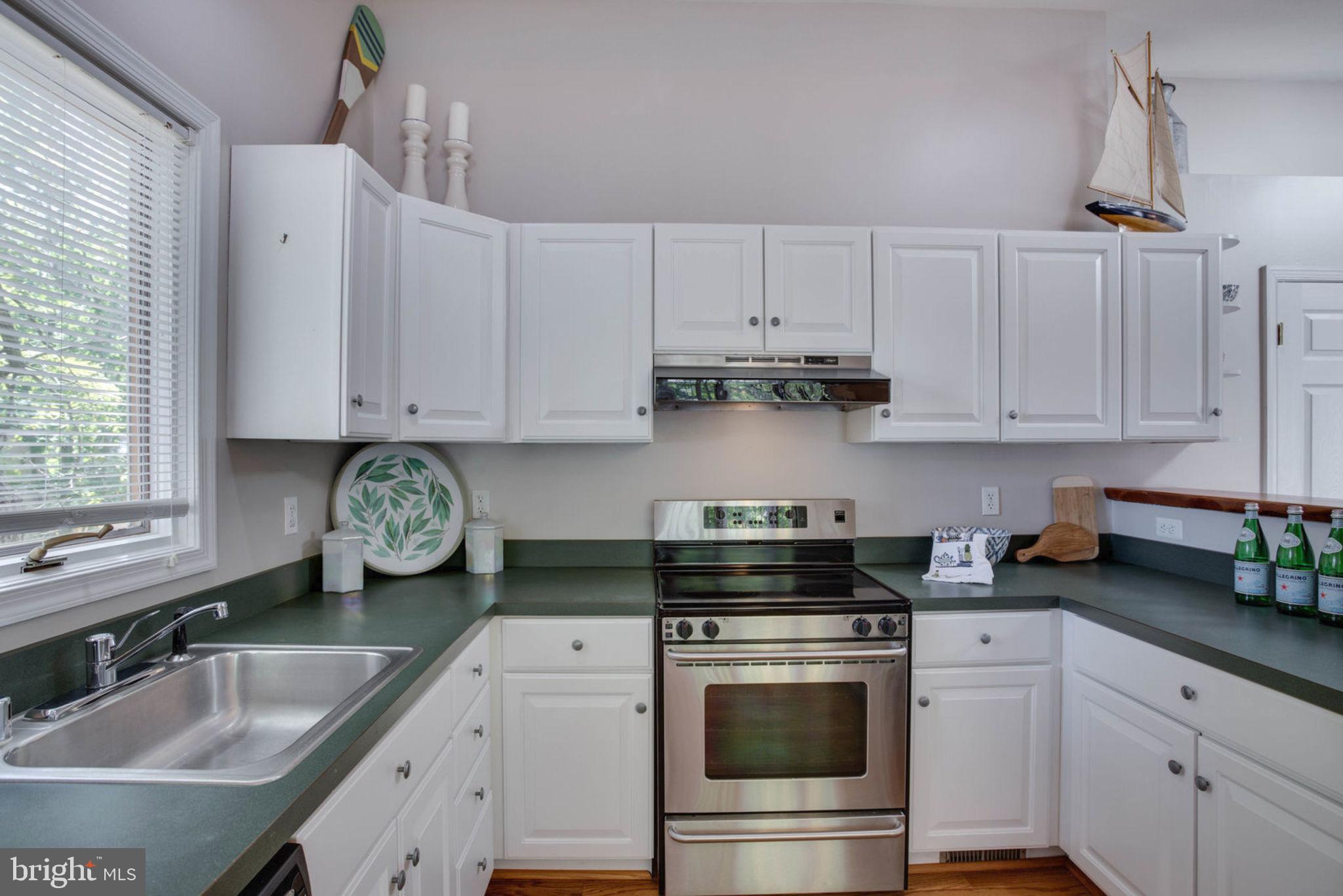 1620 Bentley Road Edgewater, MD 21037 - Photo 7 of 55 Kitchen with stainless steel appliances!