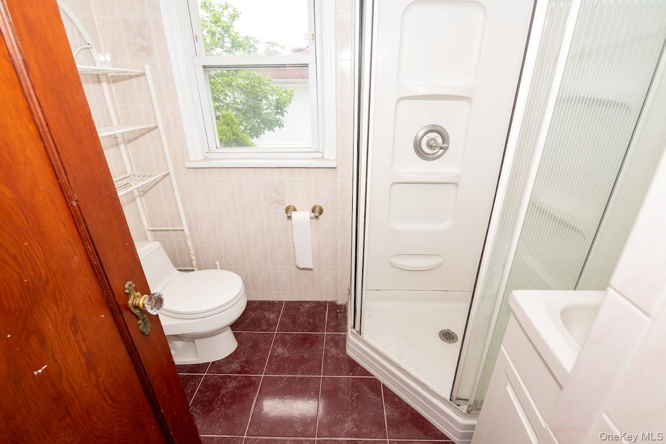 34 Remsen Avenue Valley Stream, NY 11580 - Photo 12 of 23