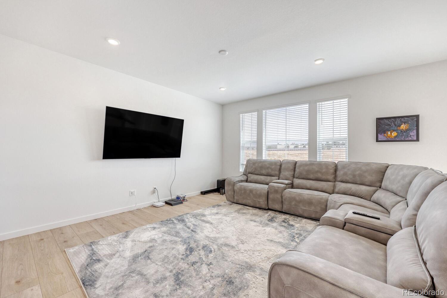 340 Paloma Way Elizabeth, CO 80107 - Photo 3 of 22