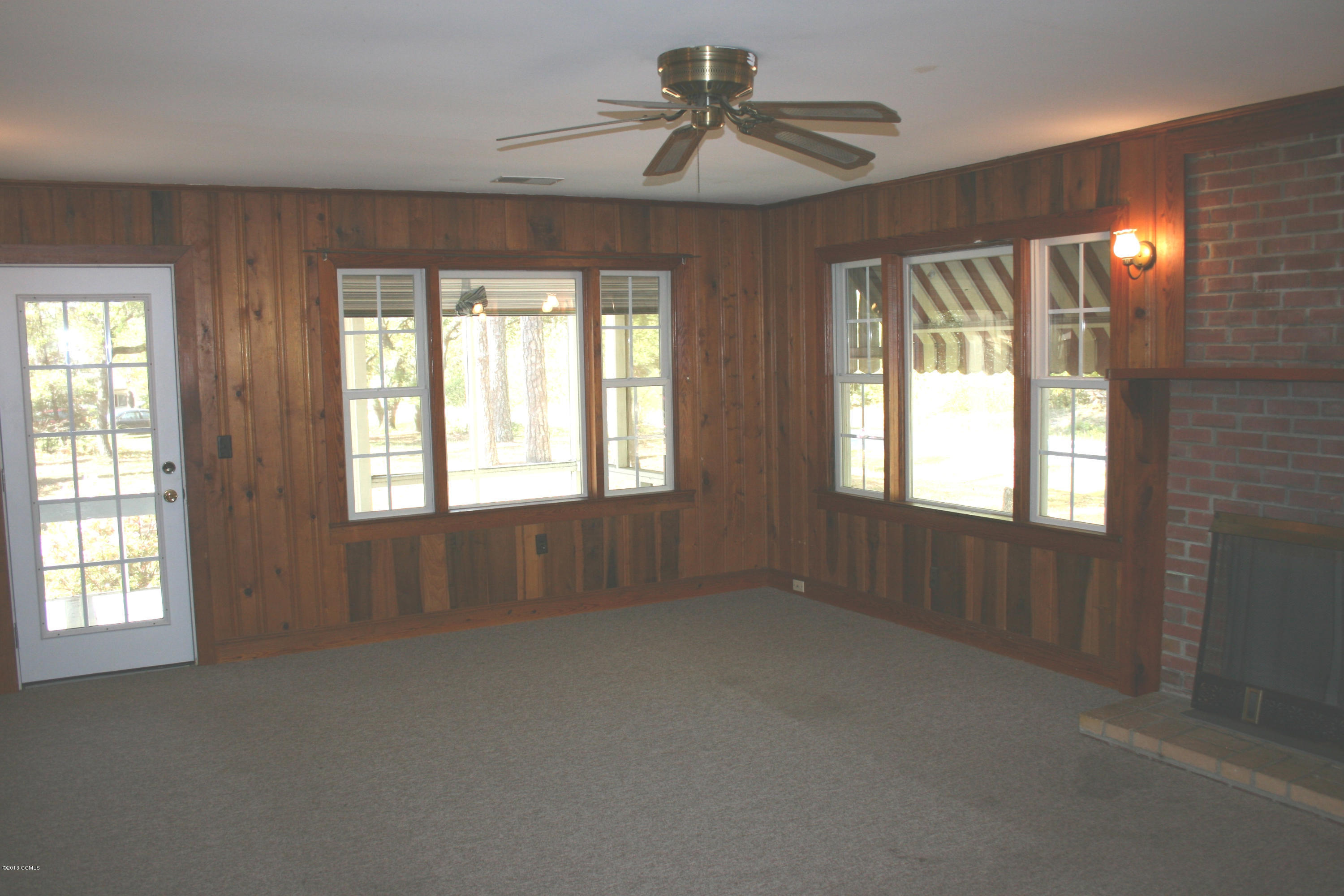 157 Hibbs Road Newport, NC 28570 - Photo 2 of 15 157 hibbs rd ext livingroom