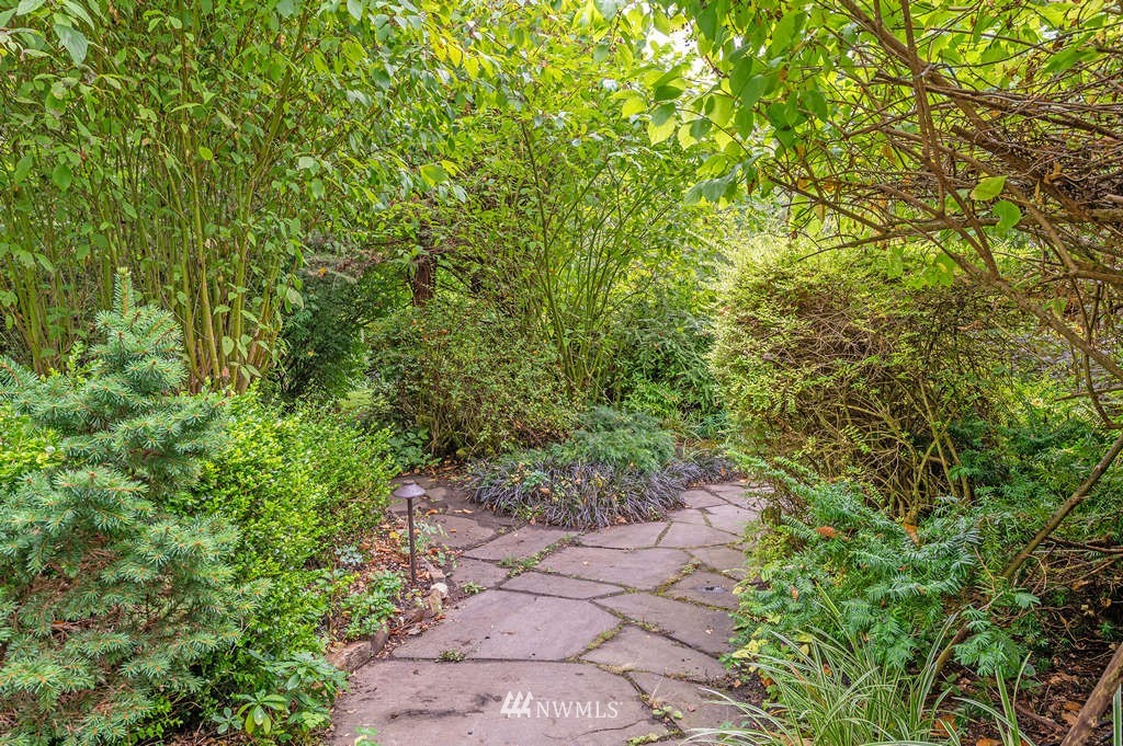 18132 Thorsen Road Southwest Vashon, WA 98070 - Photo 33 of 40 a view of a garden with plants