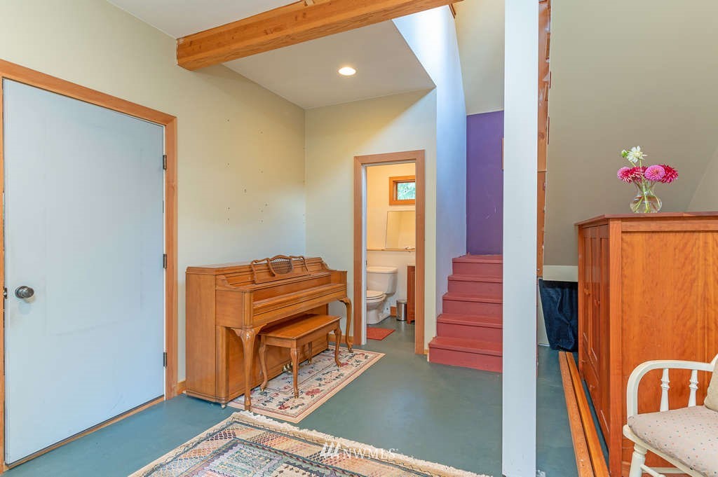 18132 Thorsen Road Southwest Vashon, WA 98070 - Photo 35 of 40 a view of a hallway with seating area