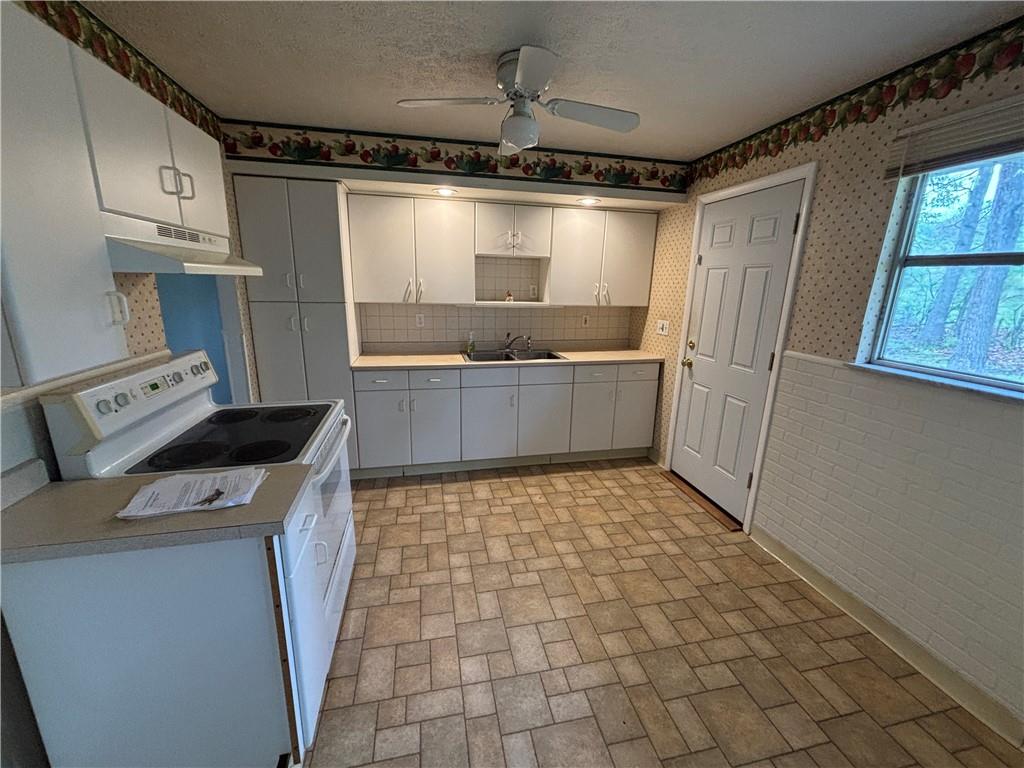 104 Hunter Lane Rochester, PA 15074 - Photo 4 of 18 Gallery Image 4