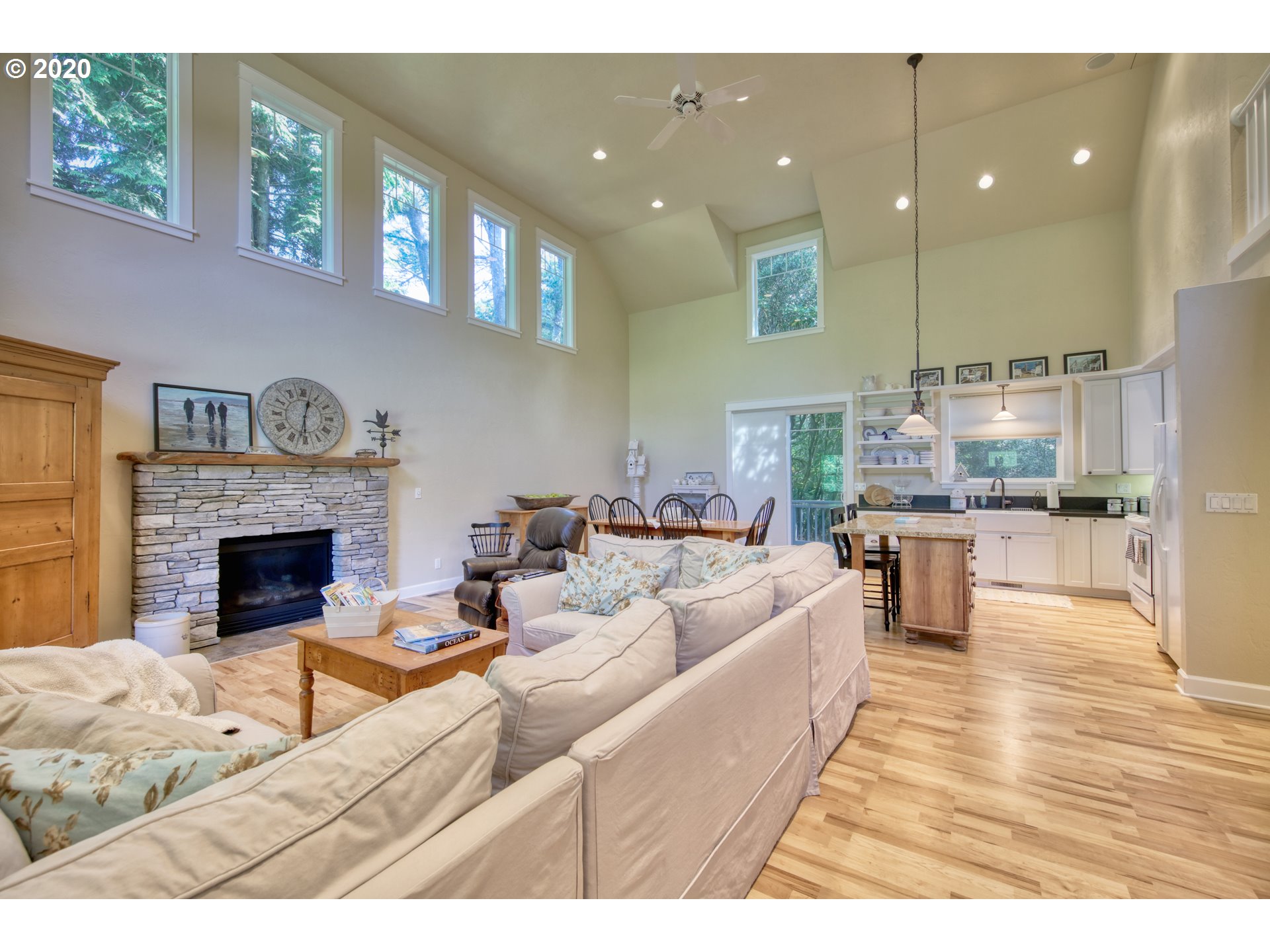 4713 North Jetty Road Florence, OR 97439 - Photo 4 of 32 Gallery Image 4