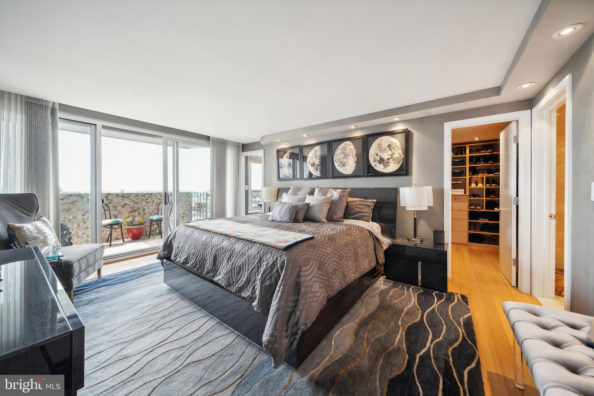 224 West Rittenhouse Square, Unit 100607 Philadelphia, PA 19103 - Photo 23 of 35 Primary Bedroom w/Walk-in Closet