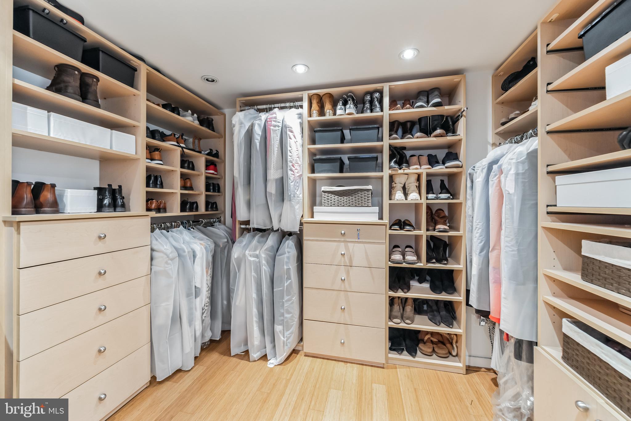 224 West Rittenhouse Square, Unit 100607 Philadelphia, PA 19103 - Photo 25 of 35 Walk-in closet