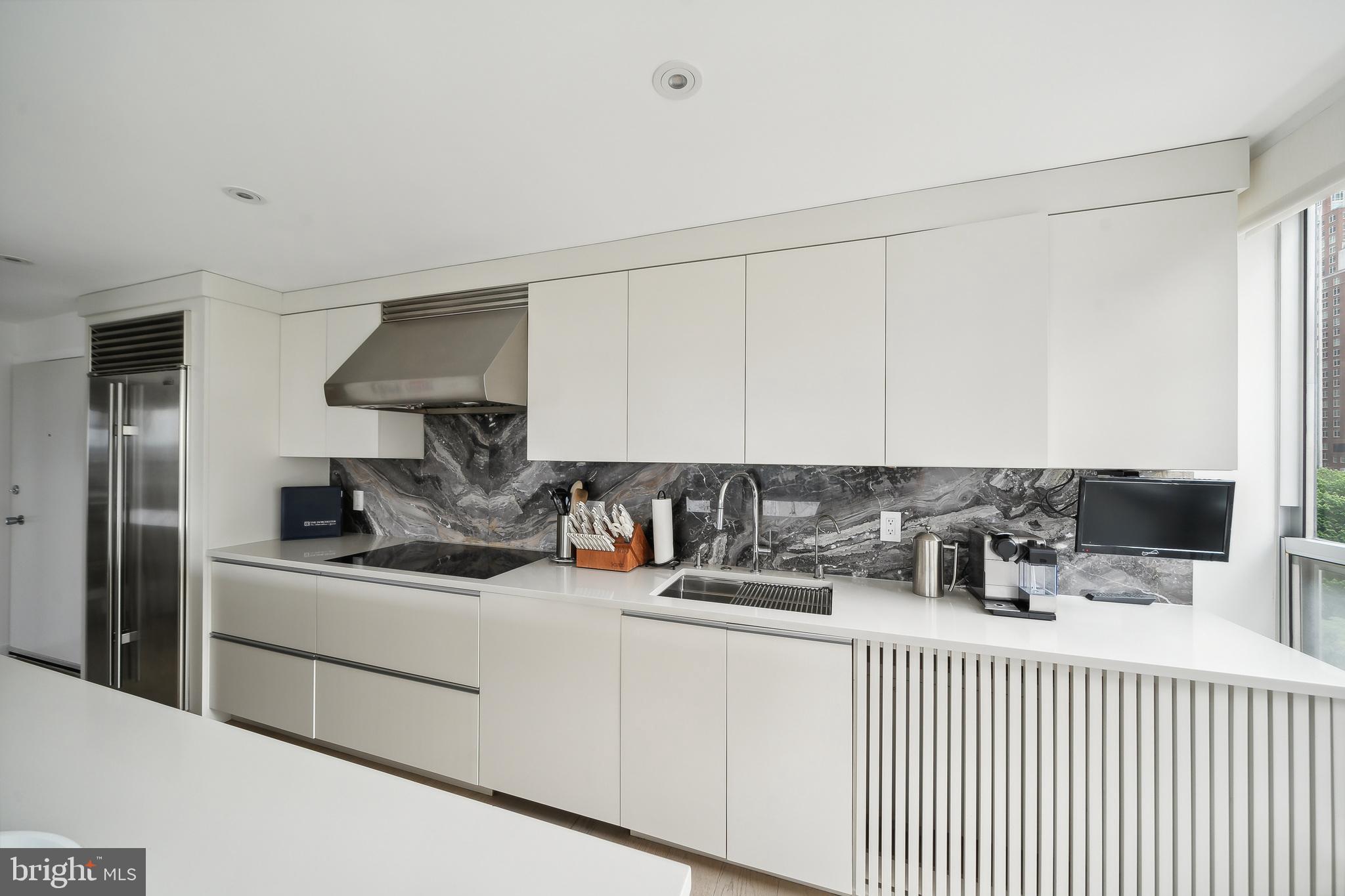 224 West Rittenhouse Square, Unit 100607 Philadelphia, PA 19103 - Photo 4 of 35 Custom Kitchen