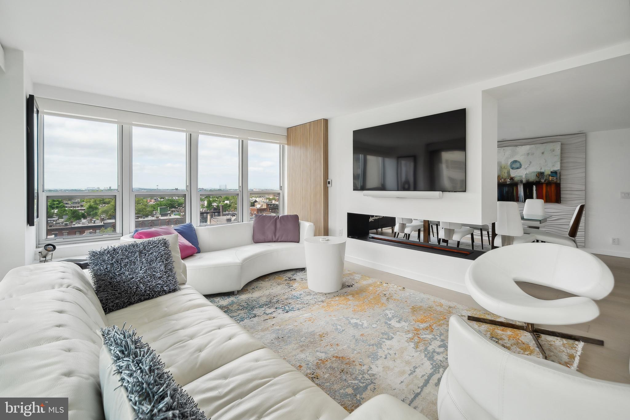 224 West Rittenhouse Square, Unit 100607 Philadelphia, PA 19103 - Photo 10 of 35 Living w South View