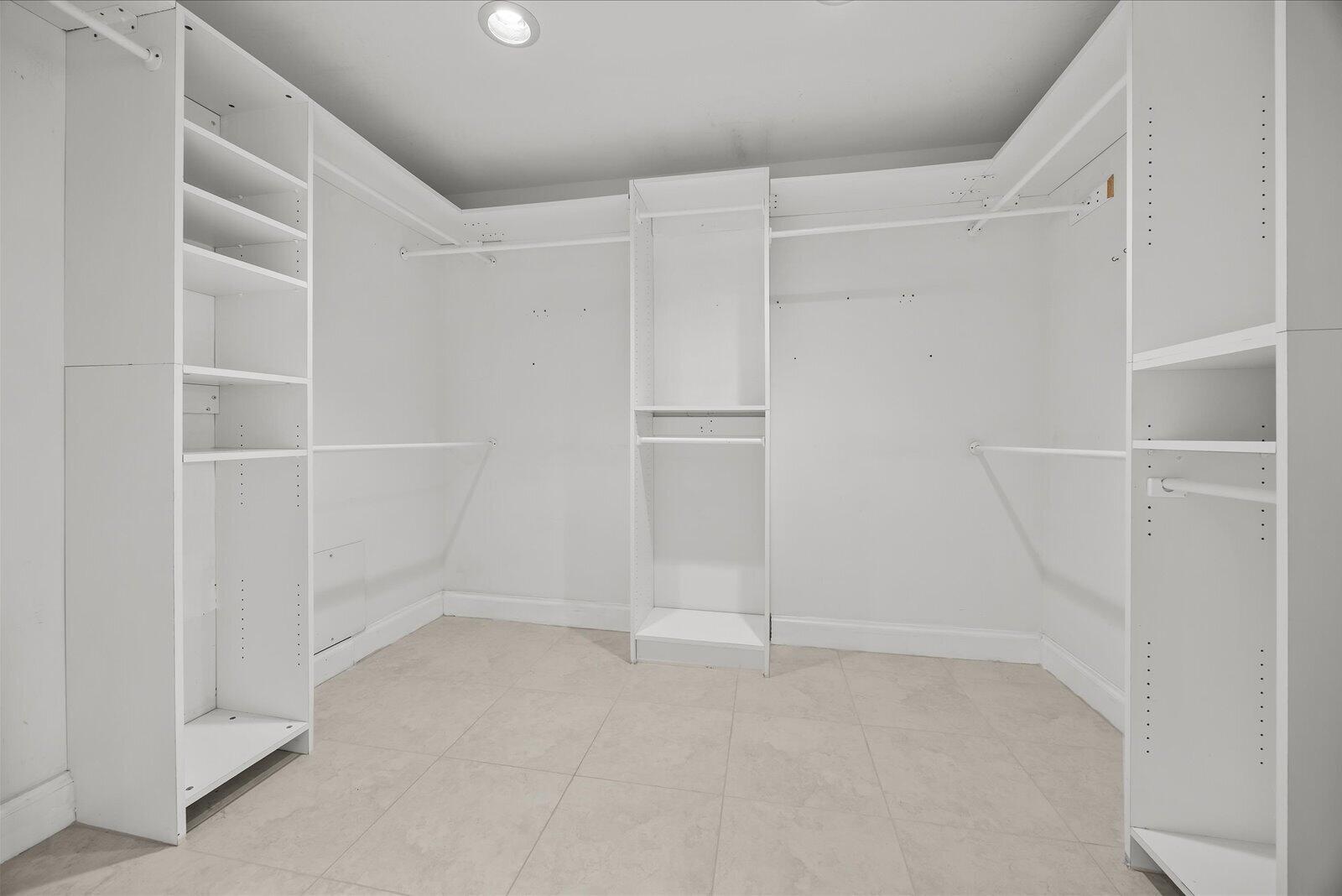 1903 Bay Road, Unit 206 Vero Beach, FL 32963 - Photo 15 of 31 1000004655