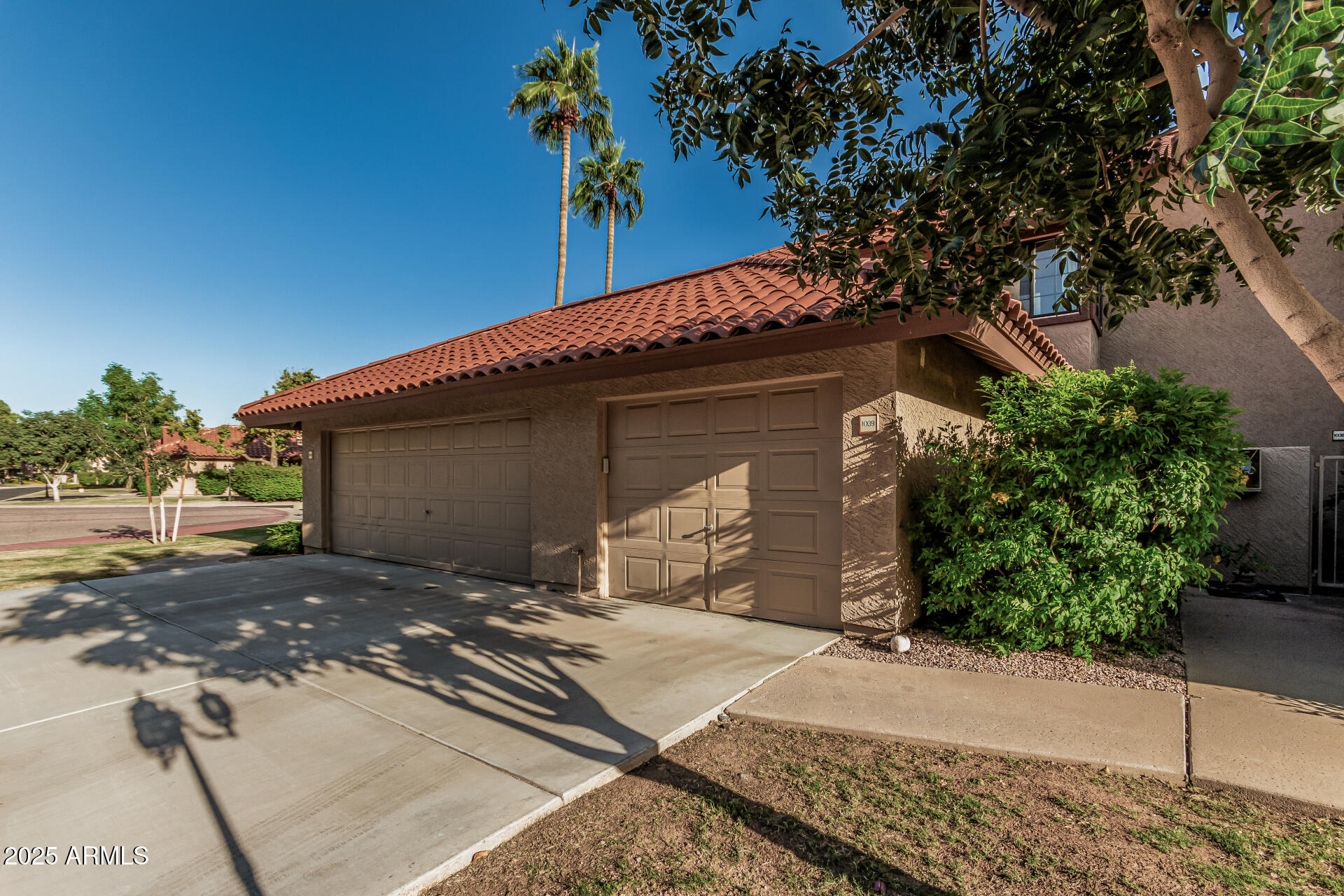 8700 East Mountain View Road, Unit 1039 Scottsdale, AZ 85258 - Photo 5 of 37 a front view of a house with a yard
