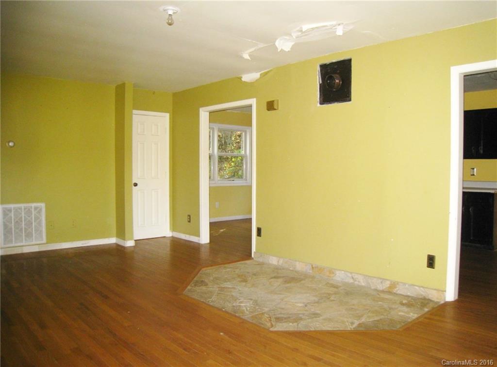 88 Johnny Marlow Road, Unit 12 Fairview, NC 28730 - Photo 3 of 17 Gallery Image 3