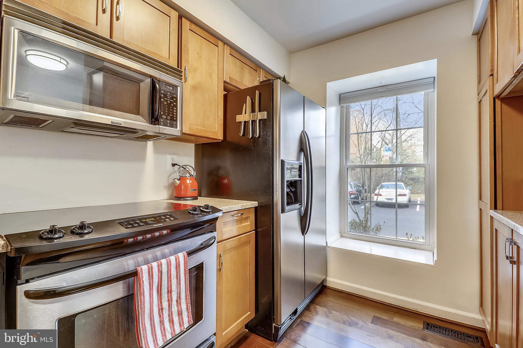 2066 Derby Ridge Lane, Unit 318 Silver Spring, MD 20910 - Photo 9 of 29 Bright and sunny kitchen