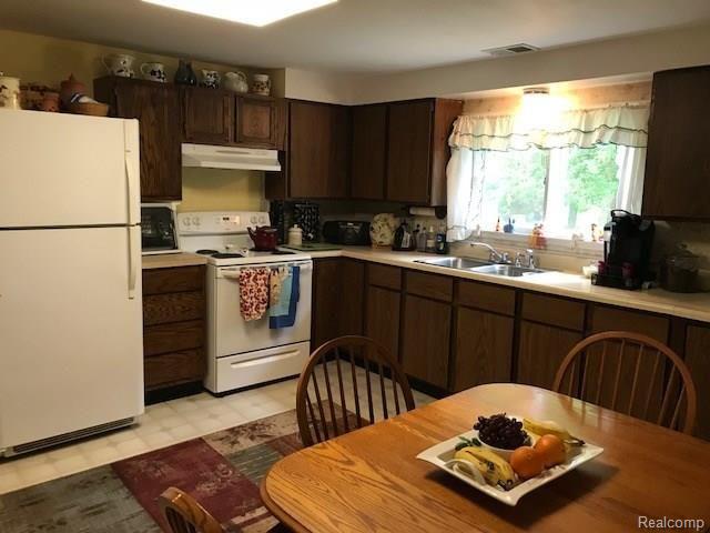 4634 Fish Lake Road North Branch, MI 48461 - Photo 9 of 26 IMG_8104.jpg