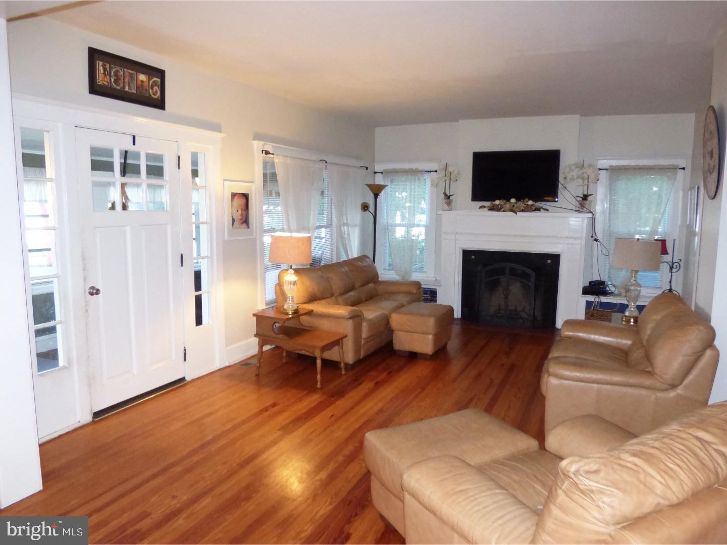 12 Spring Street Penns Grove, NJ 08069 - Photo 13 of 25 Living Room