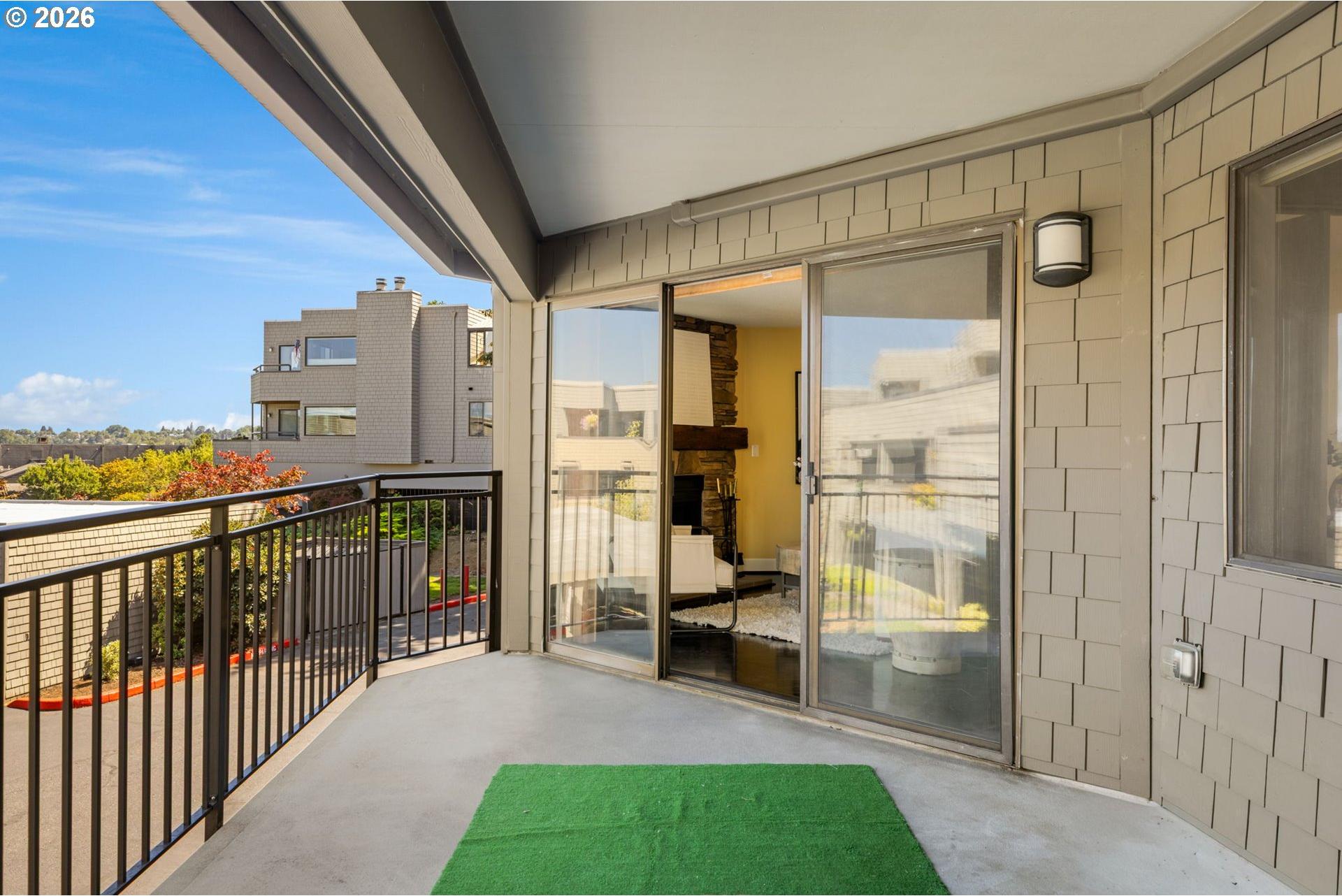 5640 South Riverside Lane, Unit 2 Portland, OR 97239 - Photo 30 of 42 Gallery Image 30