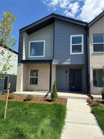 $2,700 | 1304 Akron Street, Aurora, CO 80010