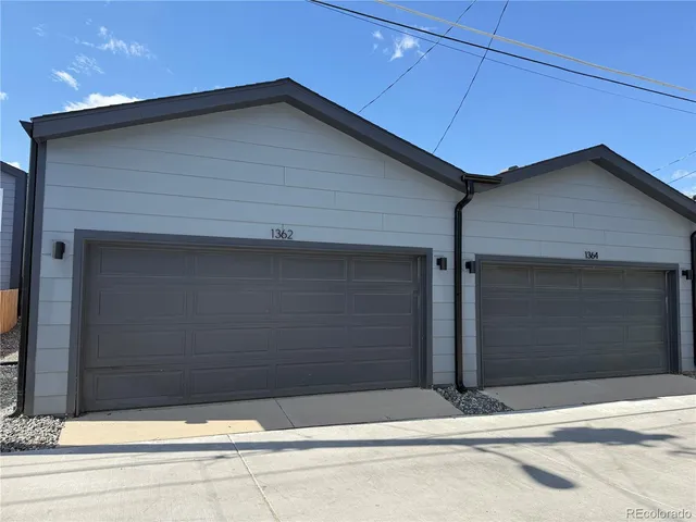 $2,700 | 1304 Akron Street, Aurora, CO 80010