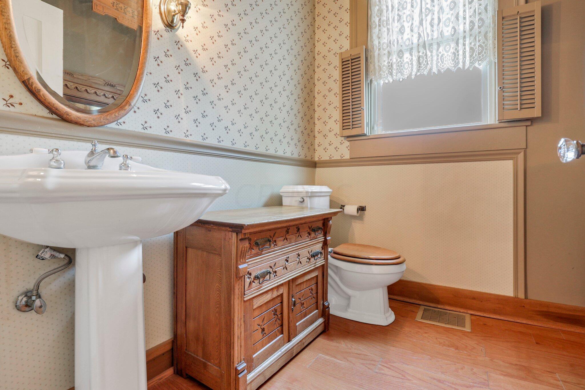 334 Old Columbus Road Springfield, OH 45505 - Photo 13 of 127 Main floor half bath