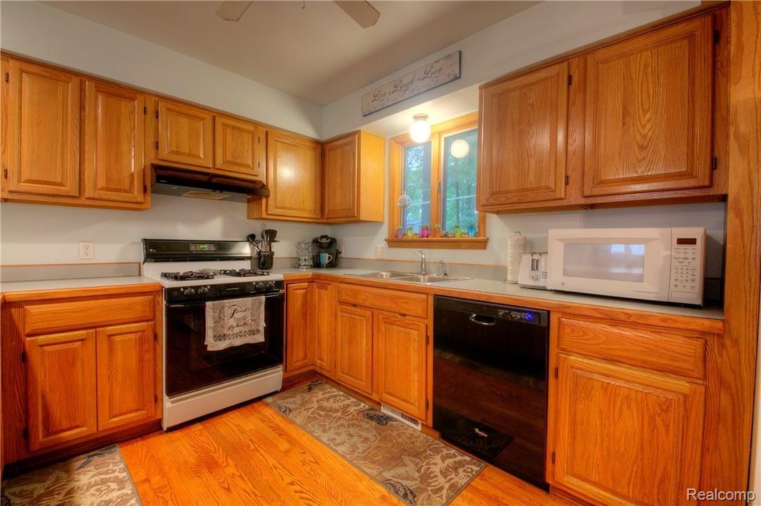 1028 South Gale Road Davison, MI 48423 - Photo 8 of 34 930A3034_5_6.jpg