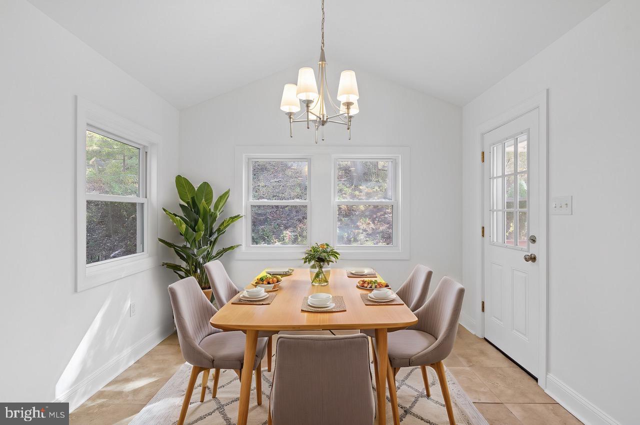 33 Devon Drive Newtown Square, PA 19073 - Photo 6 of 18 Dining area with pantry and access to back deck