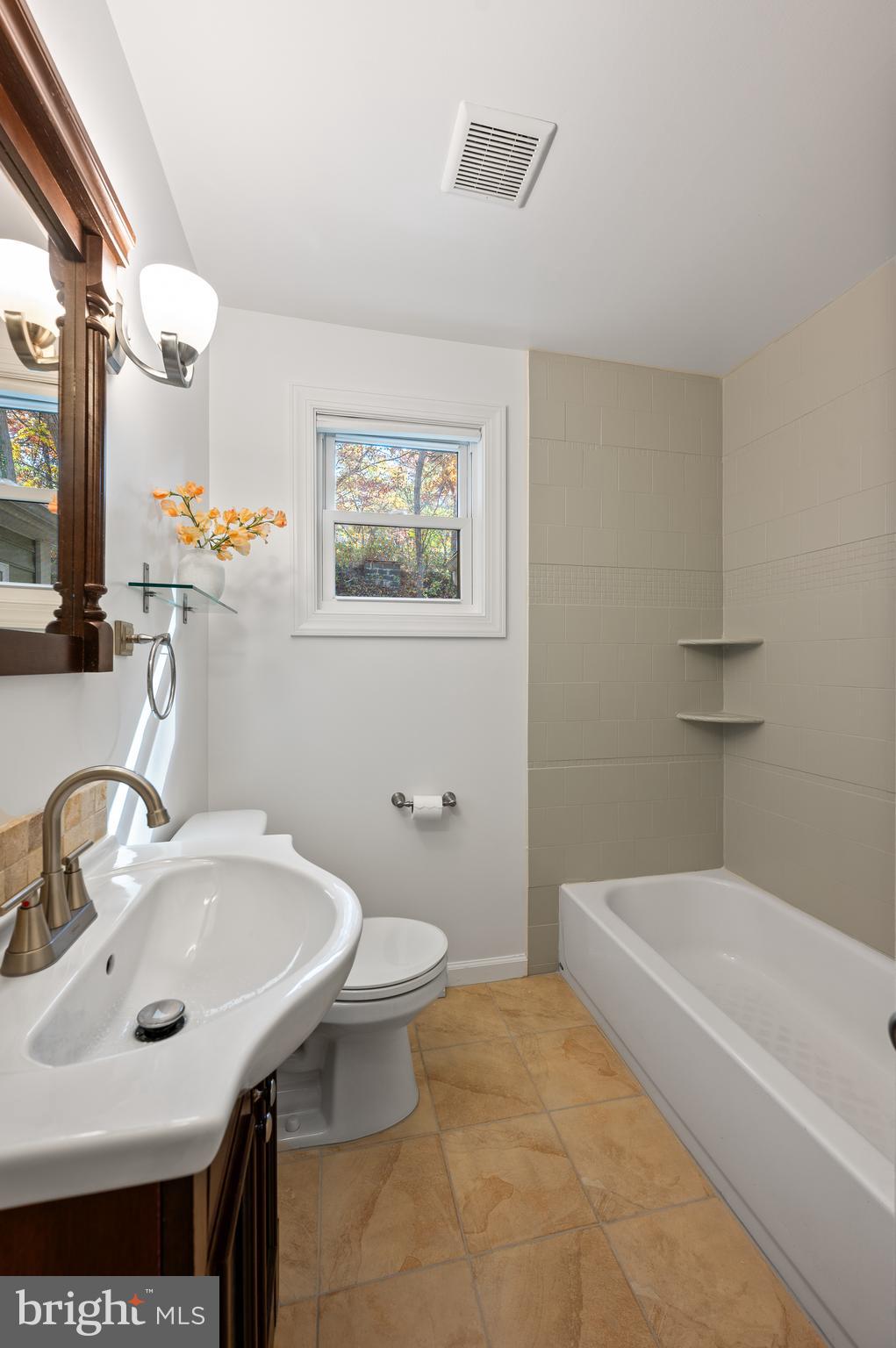 33 Devon Drive Newtown Square, PA 19073 - Photo 10 of 18 Primary bathroom