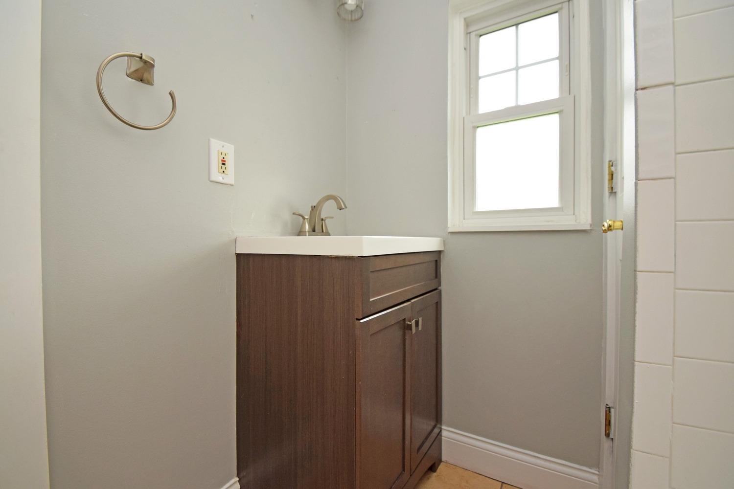 932 Phillips Road Cincinnati, OH 45230 - Photo 11 of 23 Gallery Image 11