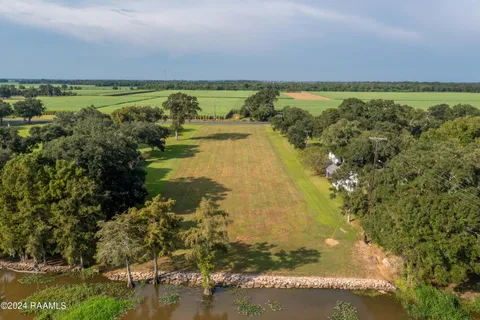 $110,000 | 9303 East Old Spanish Trail, Jeanerette, LA 70544