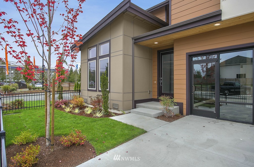 5118 Northeast 11th Place Renton, WA 98059 - Photo 3 of 18 Gallery Image 3