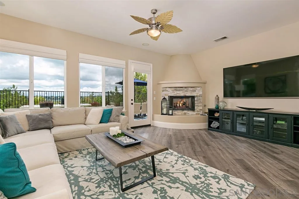 2946 Rancho Cortes Carlsbad, CA 92009 - Photo 7 of 25 Gallery Image 7