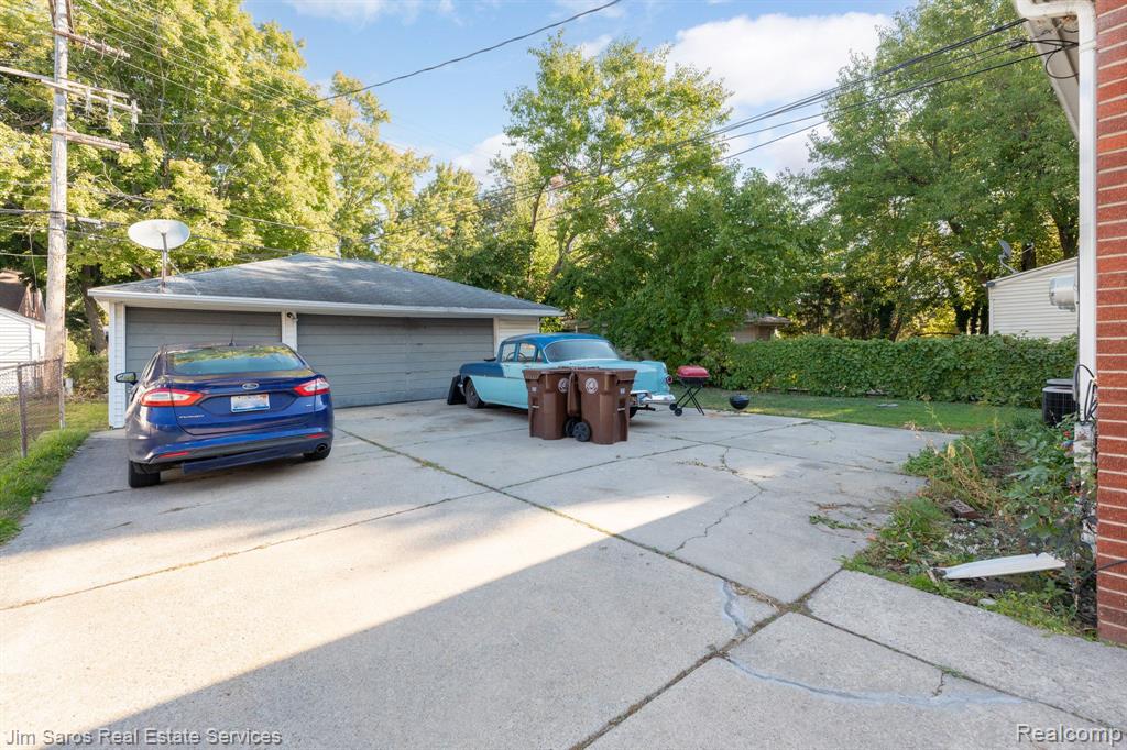 2132 Vernier Road Grosse Pointe Woods, MI 48236 - Photo 9 of 9