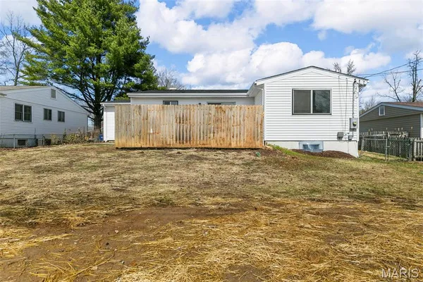 $2,300 | 1308 Havenhurst Road, Ballwin, MO 63011