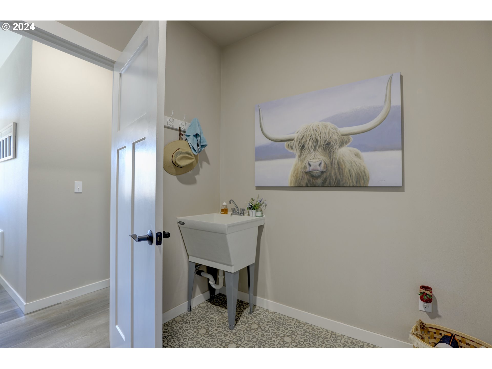 700 Dooley Road Centerville, WA 98613 - Photo 30 of 47 a view of a workspace