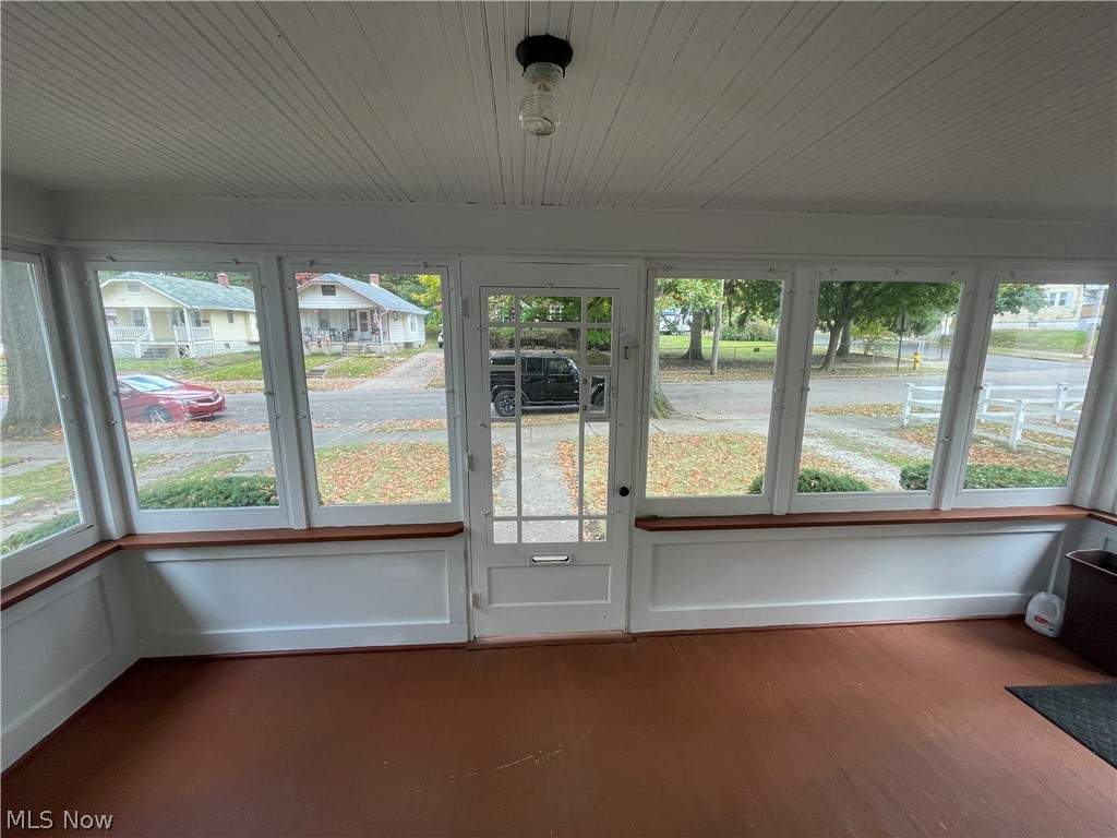 620 Garry Road Akron, OH 44305 - Photo 18 of 34 Front porch