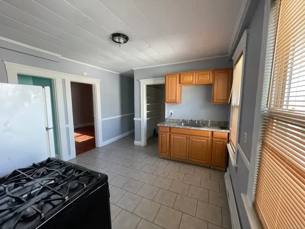 $1,350 | 152 Wolcott Street, Unit 2, Waterbury, CT 06705