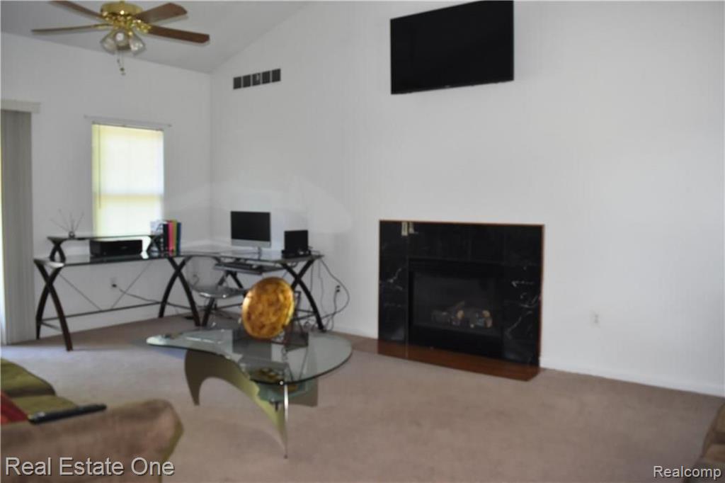 374 East South Boulevard Rochester, MI 48307 - Photo 6 of 21
