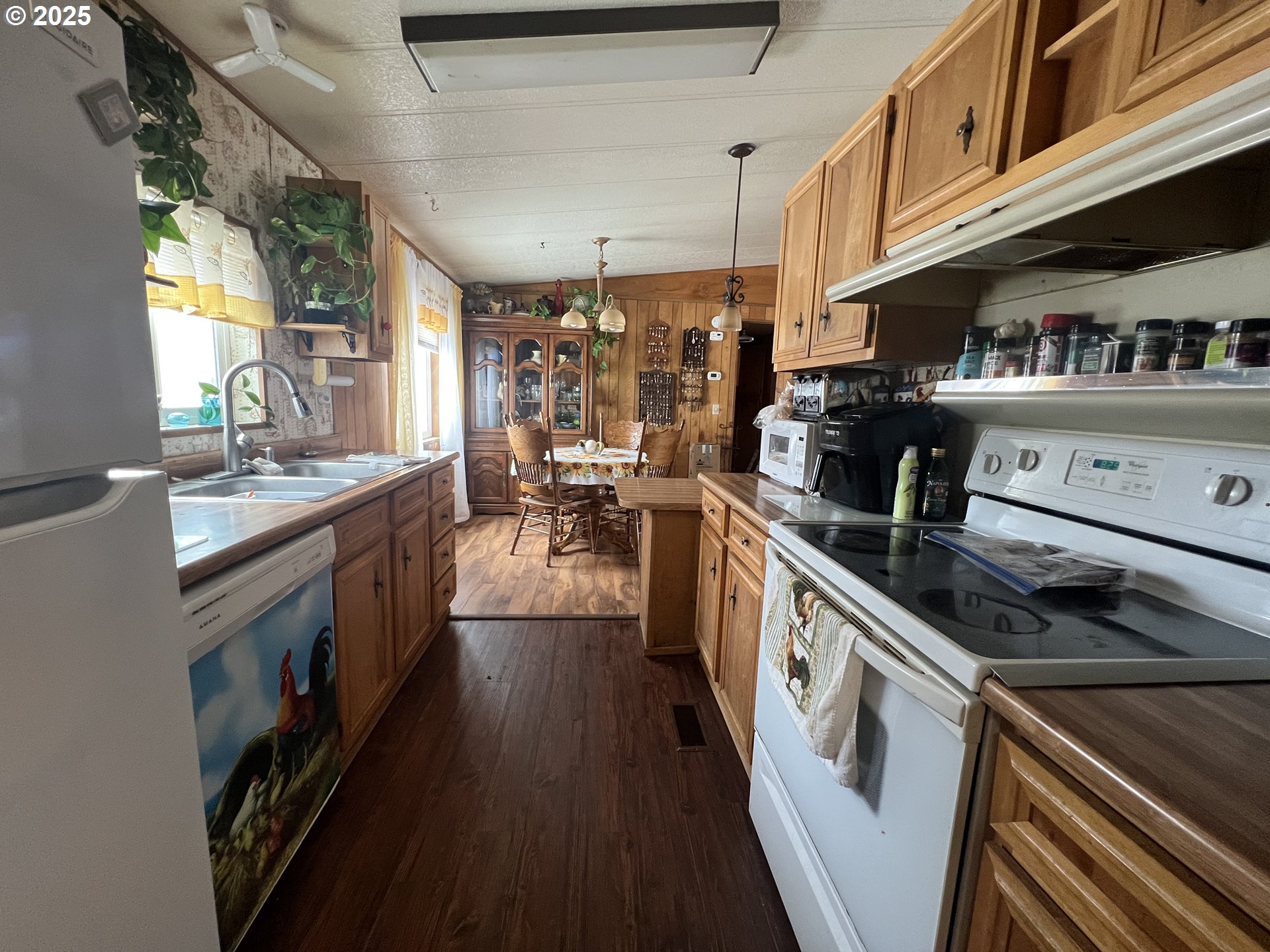 32726 East Punkin Center Road Hermiston, OR 97838 - Photo 12 of 17 a kitchen with lots of counter top space