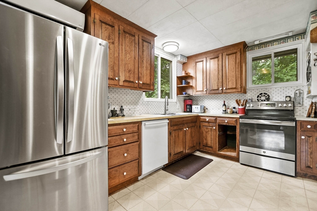 95 Fletcher Road Bedford, MA 01730 - Photo 2 of 29 Gallery Image 2