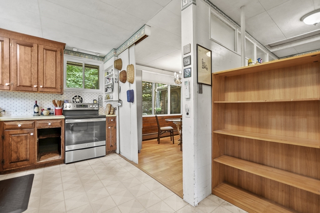 95 Fletcher Road Bedford, MA 01730 - Photo 3 of 29 Gallery Image 3